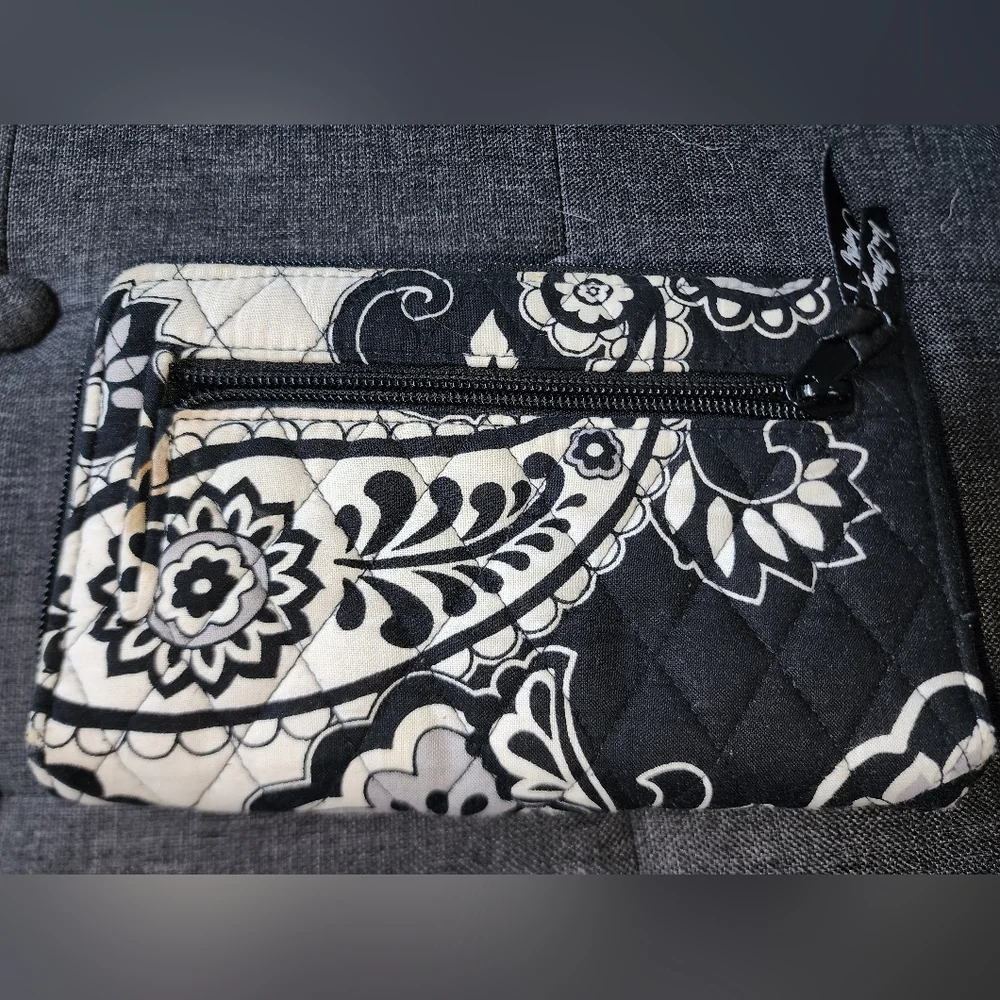 Preowned Vera Bradley black and white kisslock‎ wallet - Picture 2 of 14
